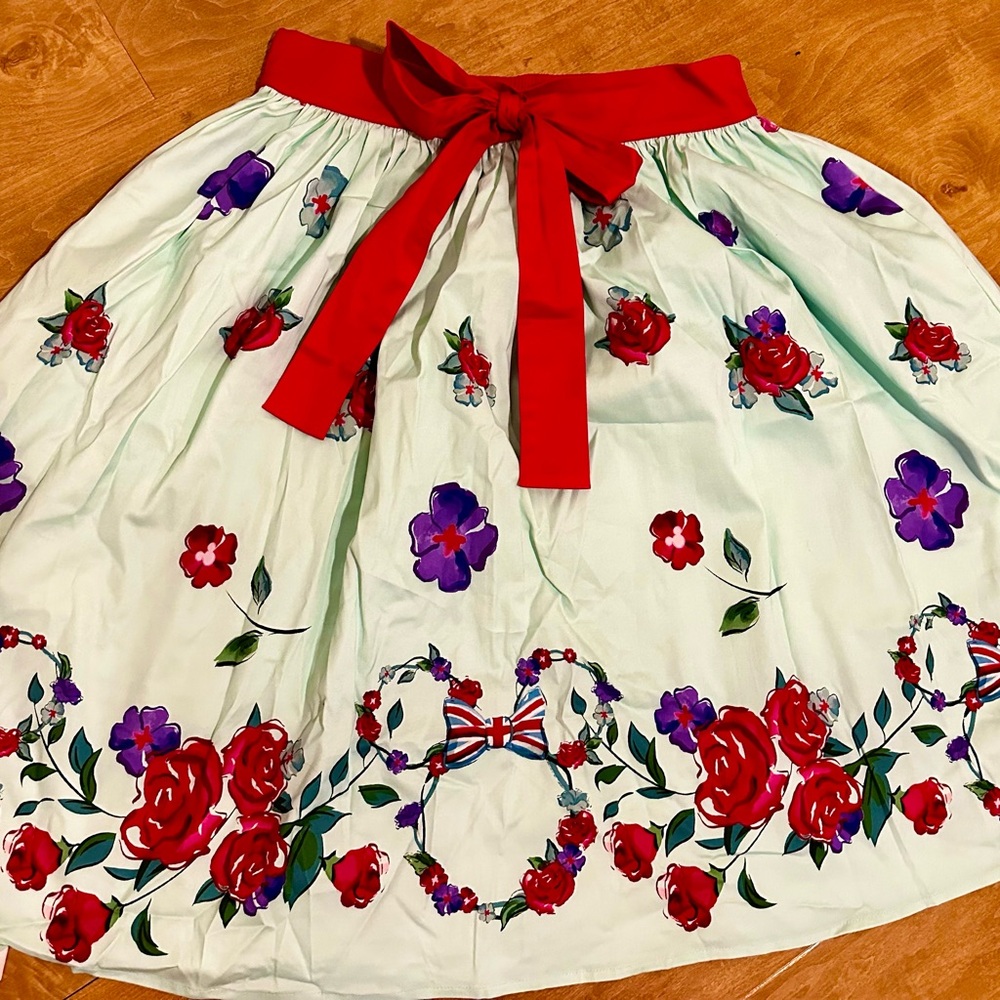 Disney skirt U.K. Floral. Sold at Epcot UK Pavillion. EUC Size M